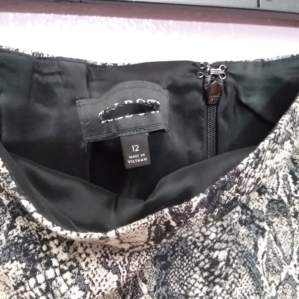 New Talbots snake print pencil skirt - Picture 4 of 5